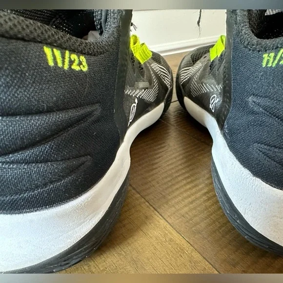 Nike size 5 Kyrie Flytrap V 5 Black White Cool Grey Volt Youth Kids Boys size 5 - Picture 5 of 12